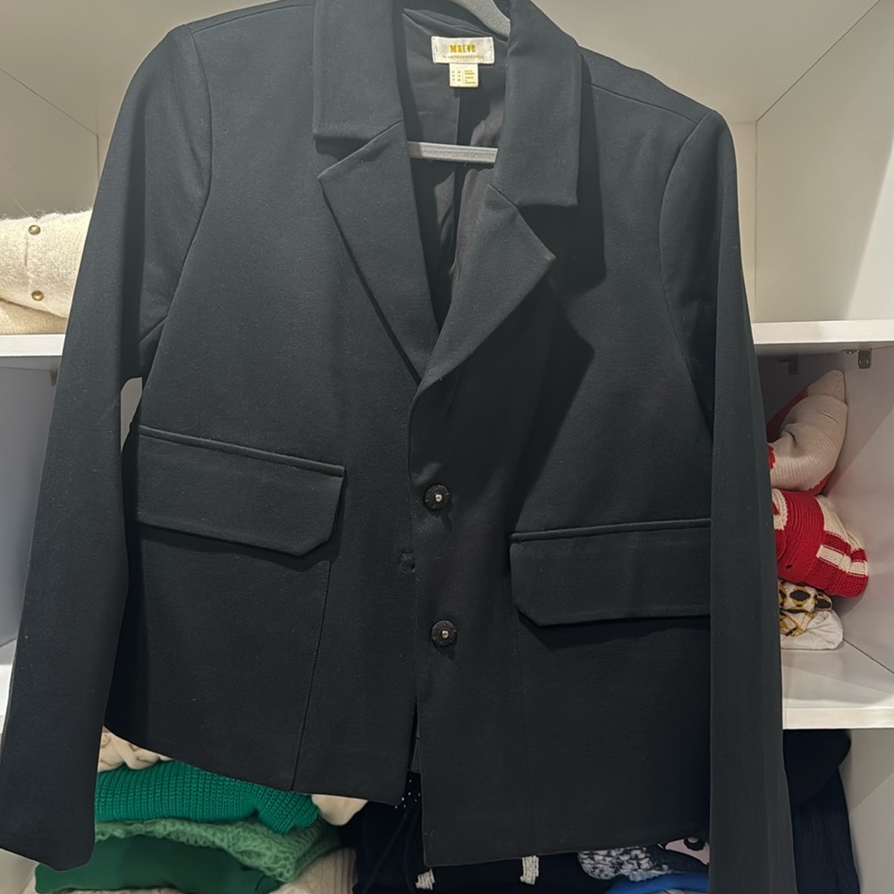great blazer or jacket. thick material almost scuba .